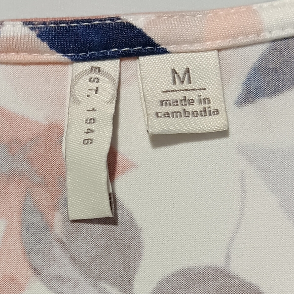 EST 1946 EUC Women's Super Soft Bell Sleeve Top, Size Medium - Picture 2 of 8